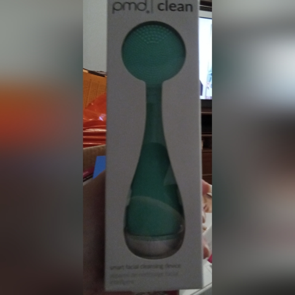 Brand new pmd smart facial cleansing device